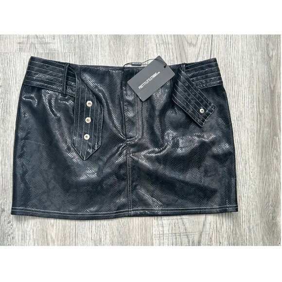 NWT Pretty Little Thing Black Faux Leather Mini Skirt Snakeskin Belted Size 12 - Picture 1 of 10